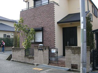 建物にあわせたナチュラルな外構♪