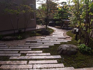 和を基調としたシンプルなお庭