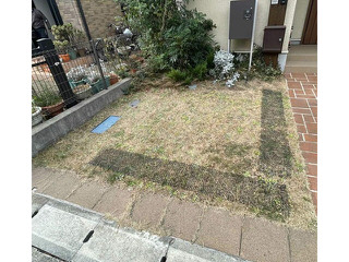 雨から自転車を守るセンサーライト付きサイクルポート