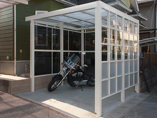 建物にマッチしたオリジナルバイクガレージ